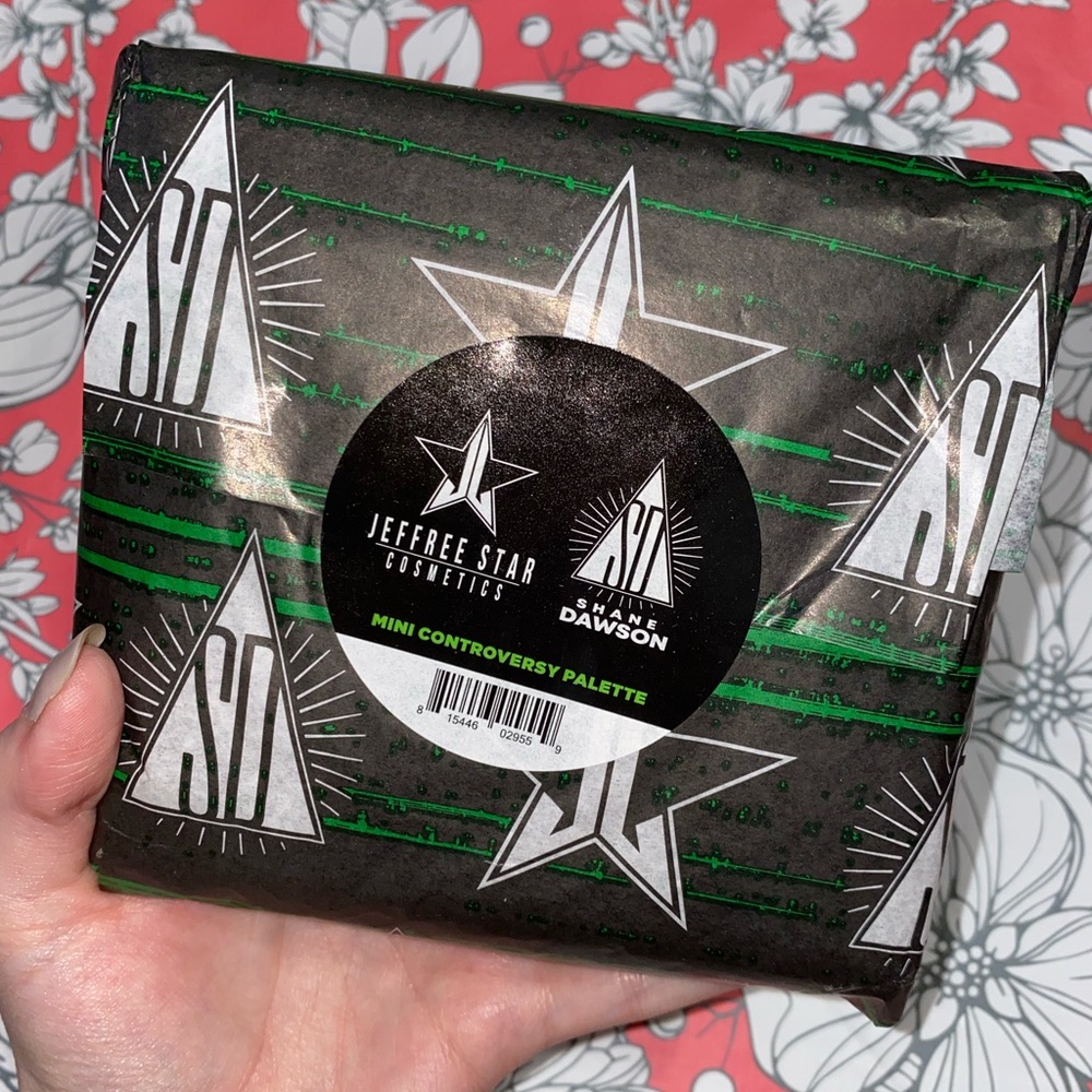 SOLD* Jeffree Star x Shane Dawson Mini Controversy Palette Emerald Edition NIB⭐️
